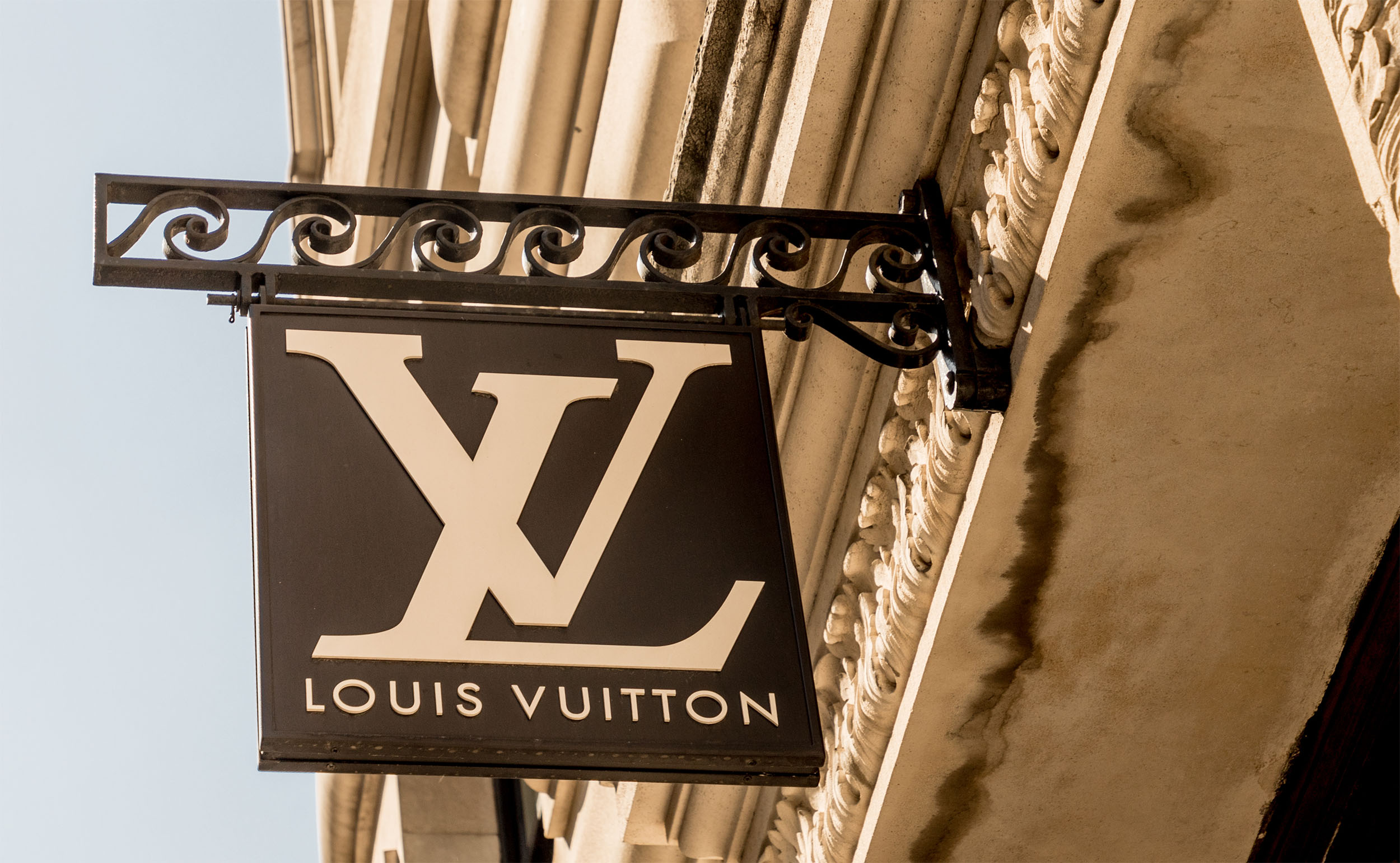 louis vuitton sign